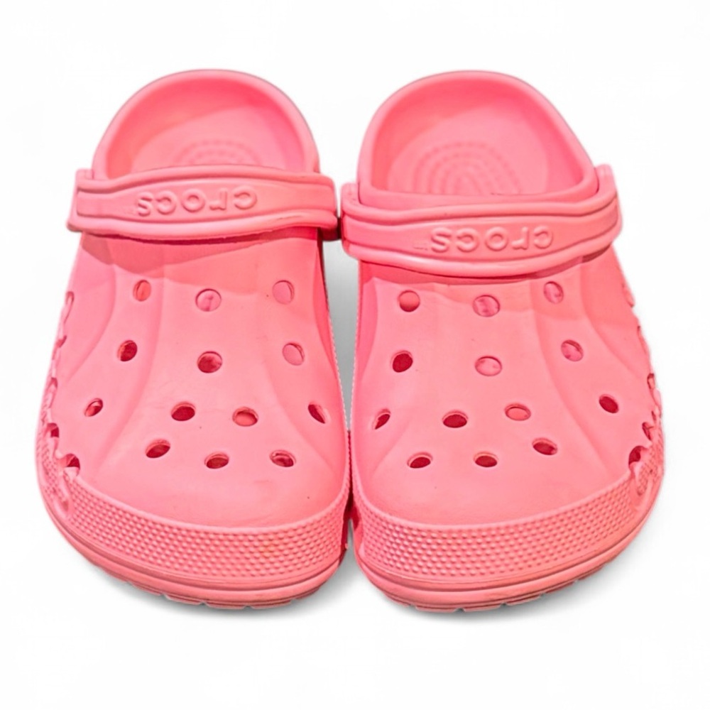 Crocs Classic Clogs – Bubblegum / Barbie Pink
Size Men’s 6 / Women’s 8
